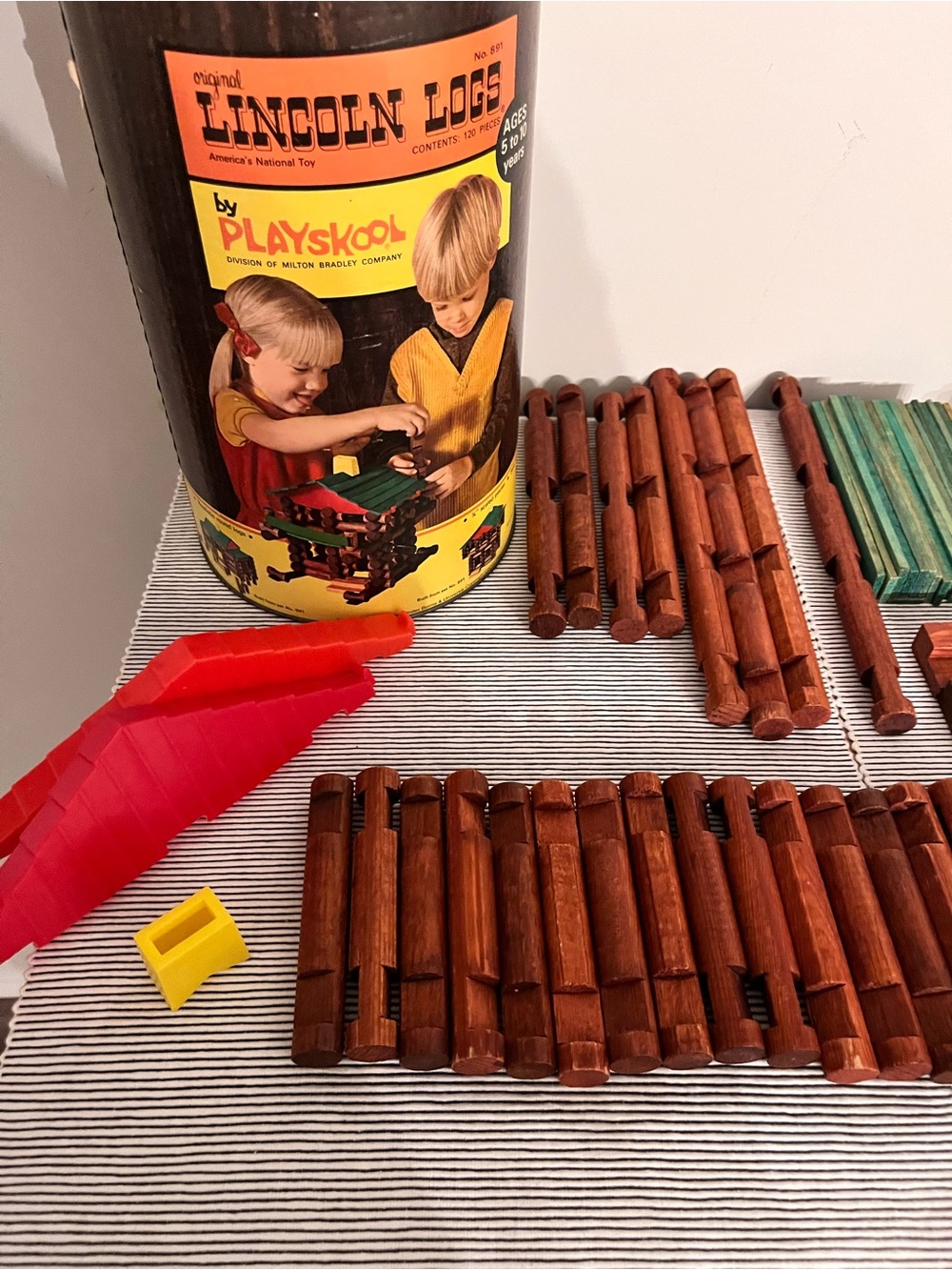 Vintage Original Lincoln Logs Classic Brown Building Set 120 pieces